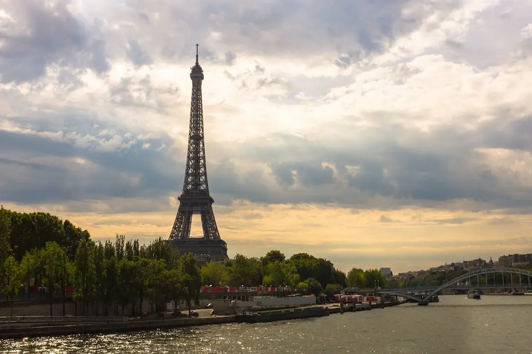 De La romantique – Paris – A 12 km